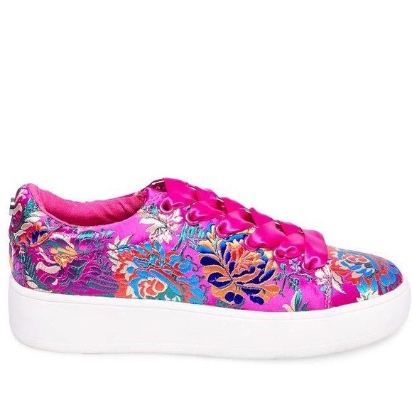 Steve Madden Shoes - Steve Madden Brody Floral Embroidered Sneakers pink silk lace ups size 8 women